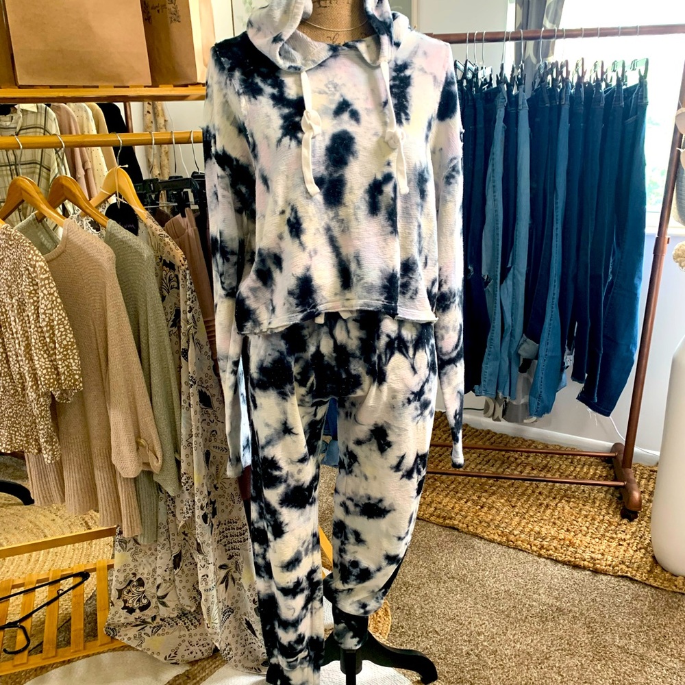 Super cute two piece set by Mono B